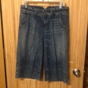 American Eagle capris